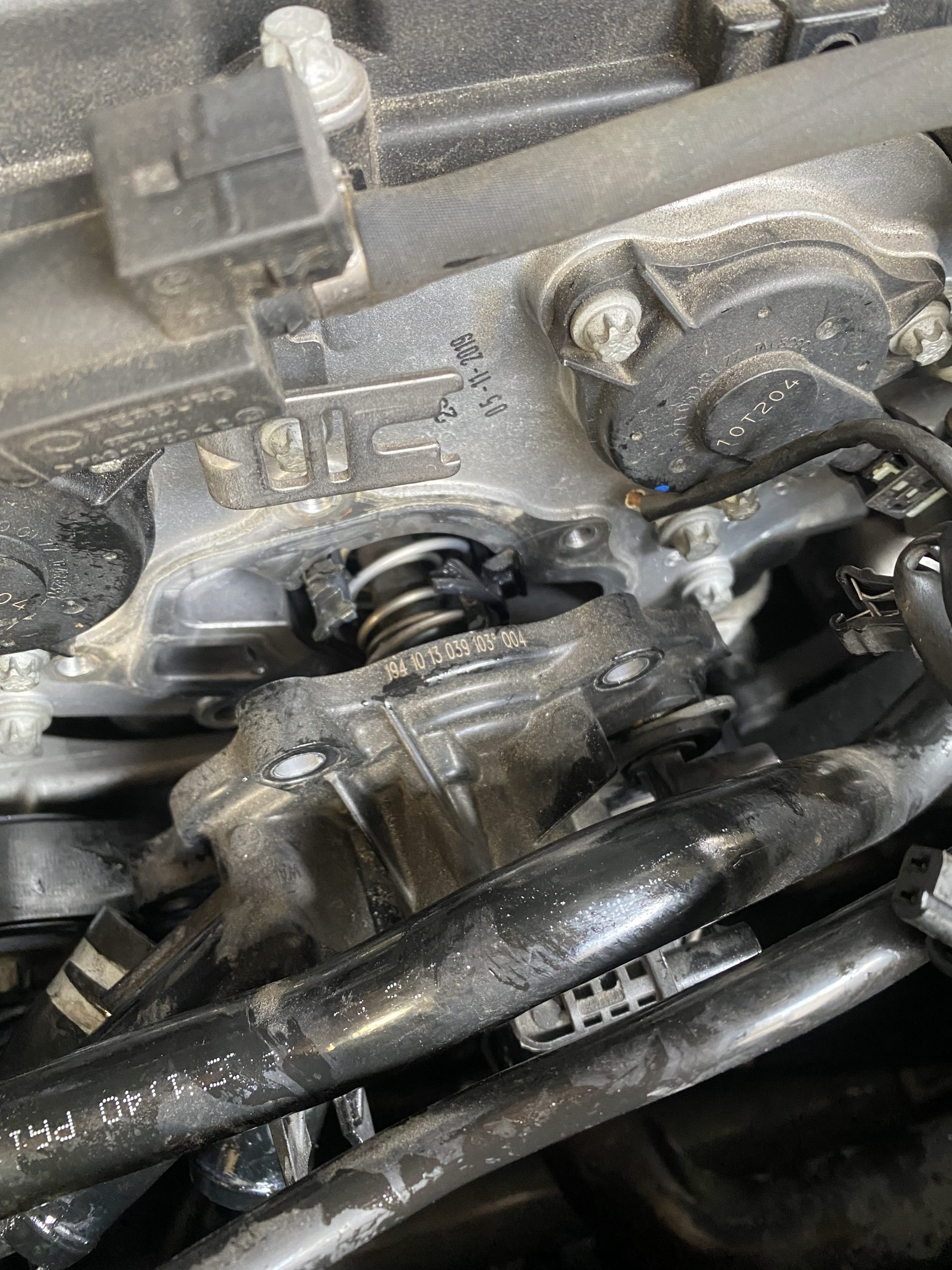 メルセデス・ベンツC180(W204)冷却水漏れ、E/Gチェックランプ、パッド交換
